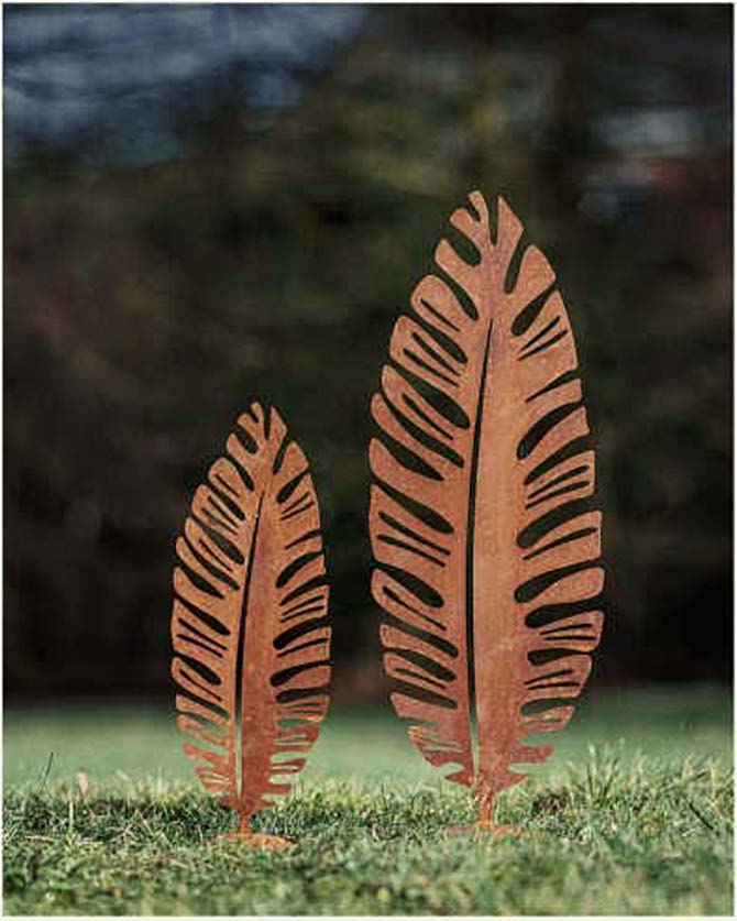 Elegantes Blatt aus Edelrost auf Platte - erhältlich in zwei Größen