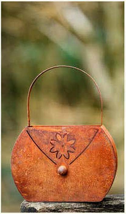 Tasche mit Blume aus Edelrost