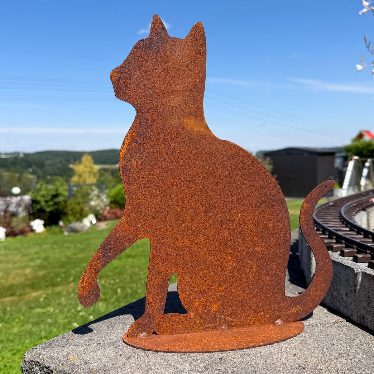 Katze aus Edelrost auf Platte