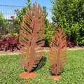 Elegantes Blatt aus Edelrost auf Platte - erhältlich in zwei Größen