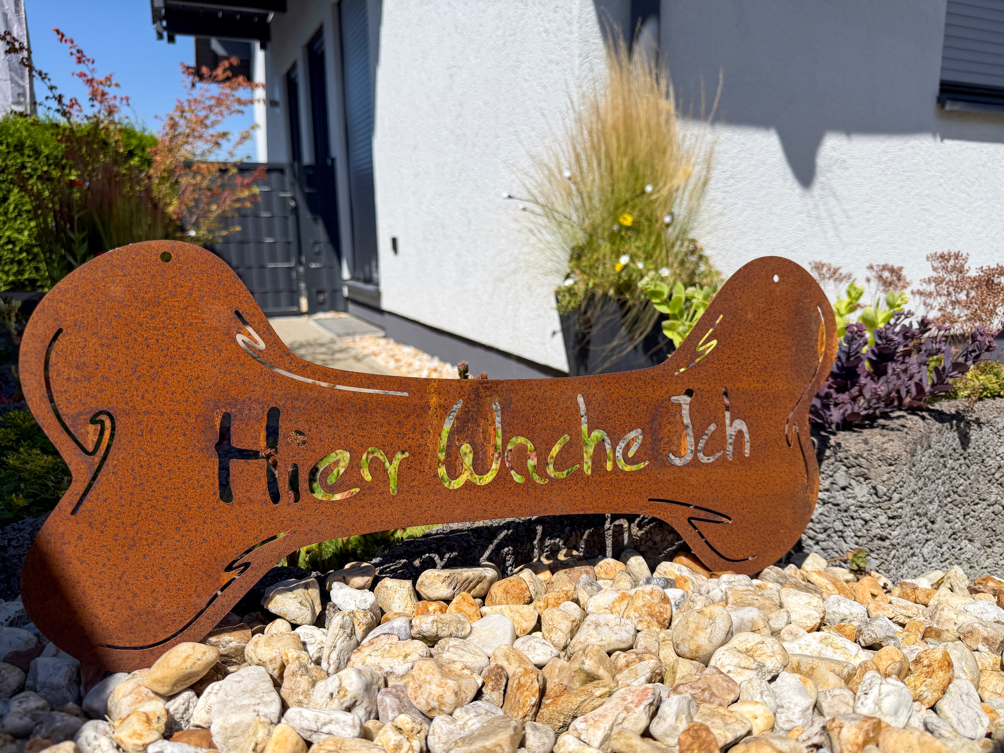 Edelrost-Wandbild in Knochenform